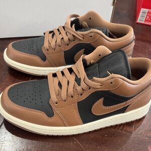 Women’s air Jordan 1 low size 8.5